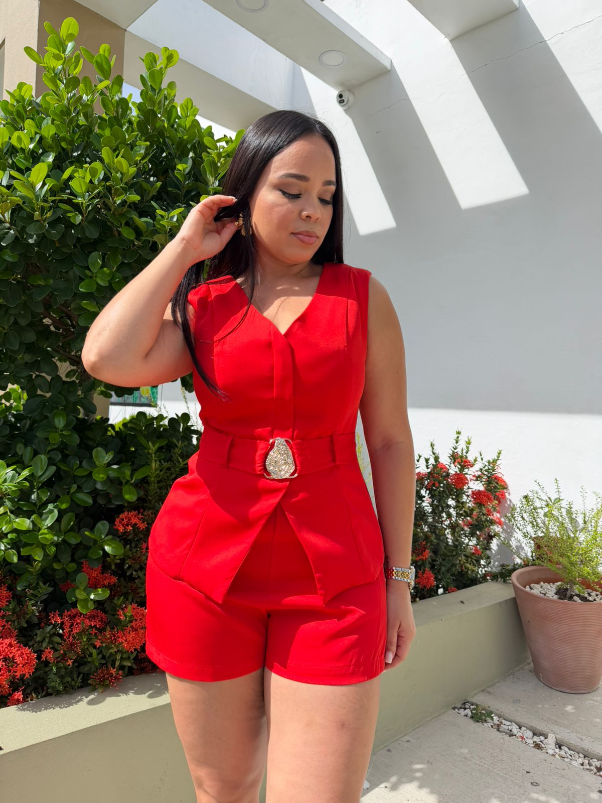 Romper Rojo Chino con Broche Dorado