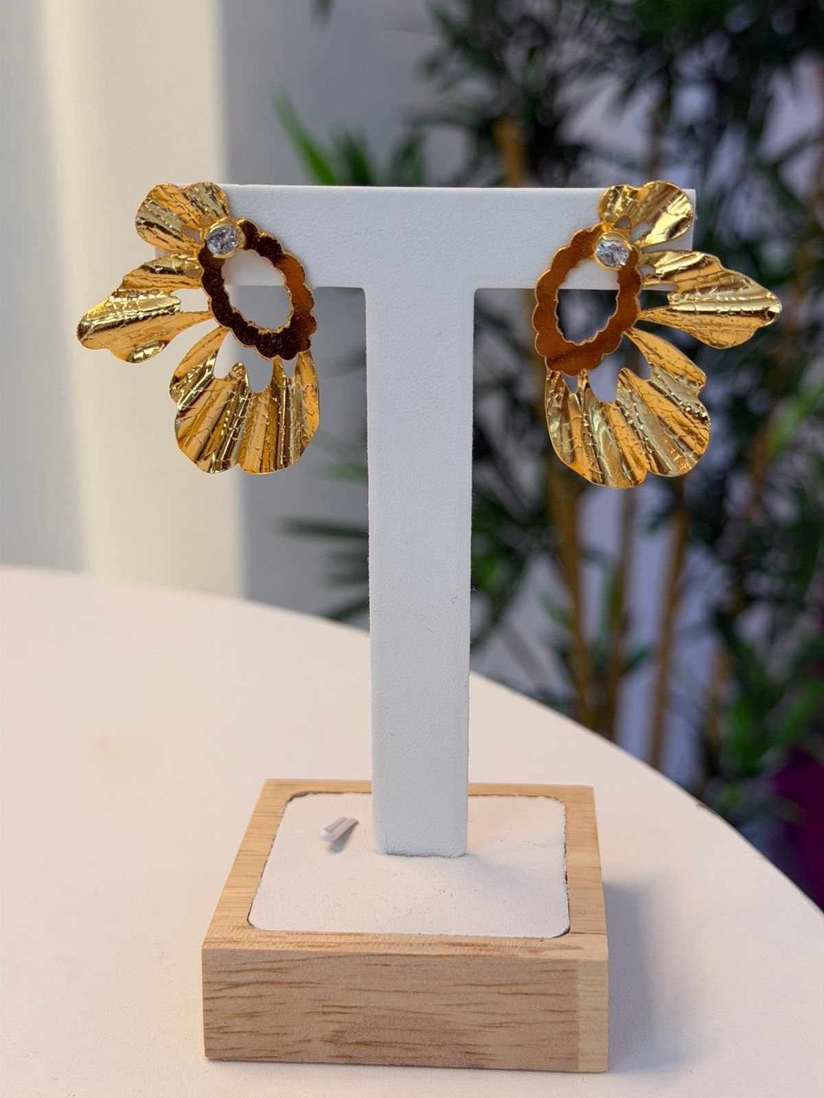 Aretes en material Rodinado
