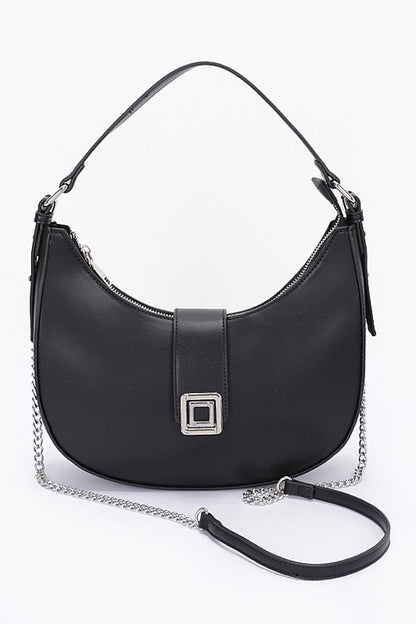 Cartera negra con broche plateado