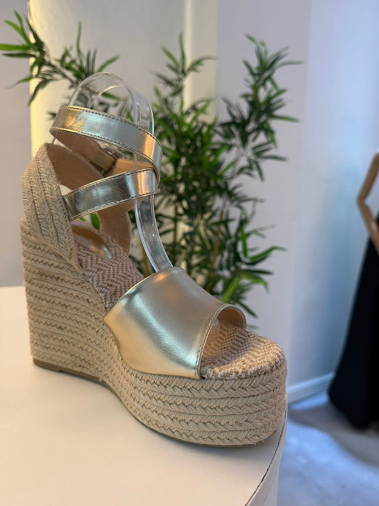 ZAPATOS PLATAFORMAS EN RAFIA