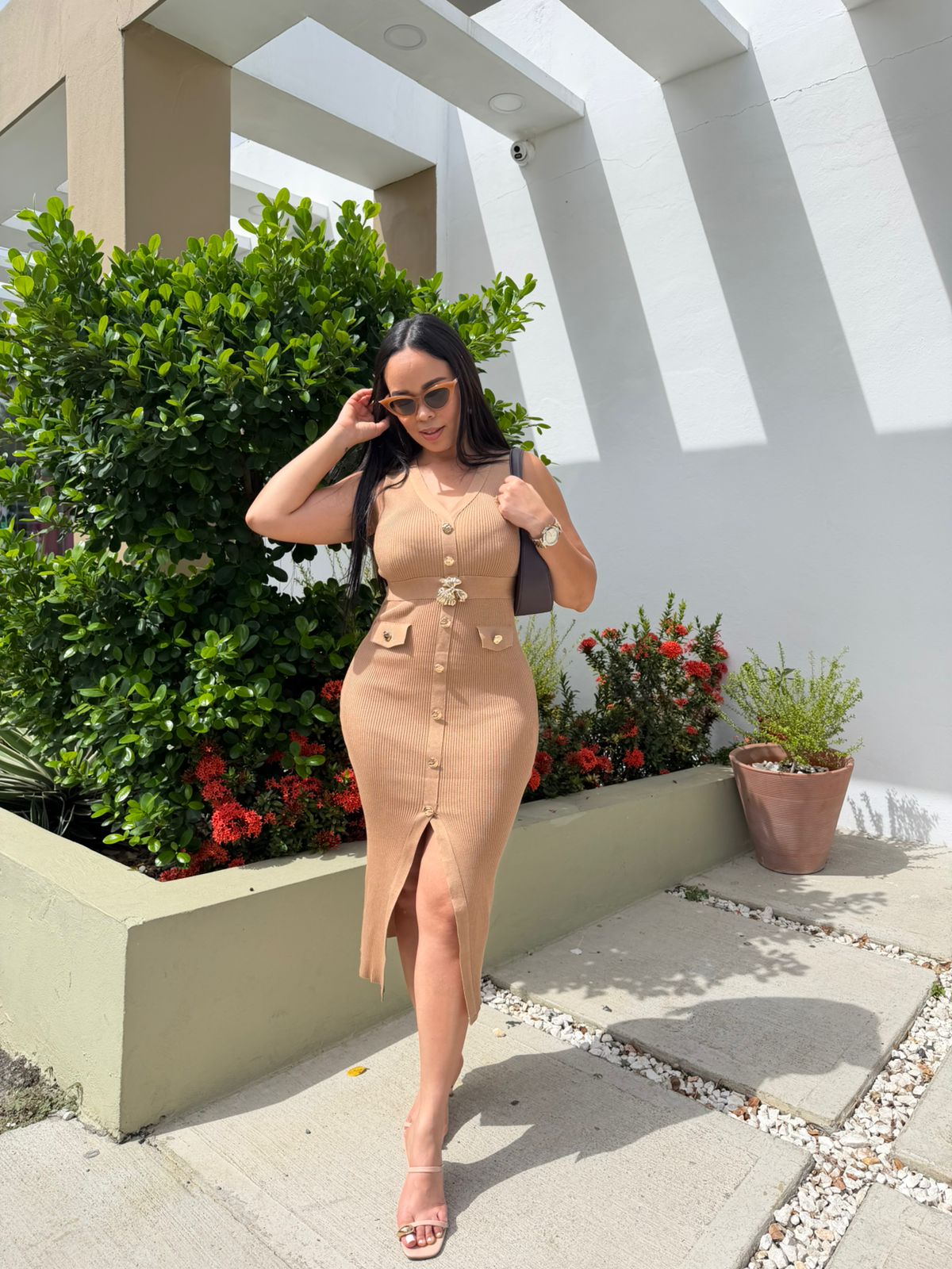 Midi Dress Tejido de Puntos con Detalles Dorados