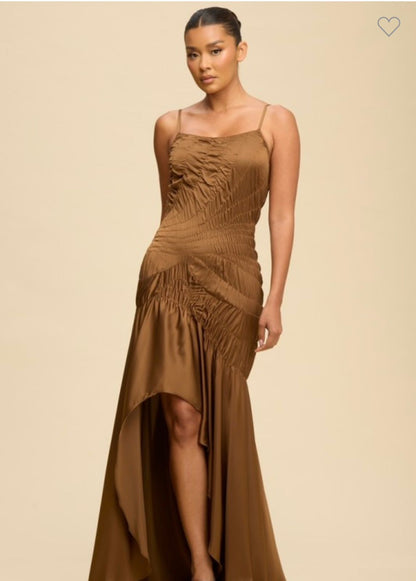 Vestido con caida asimetrica
