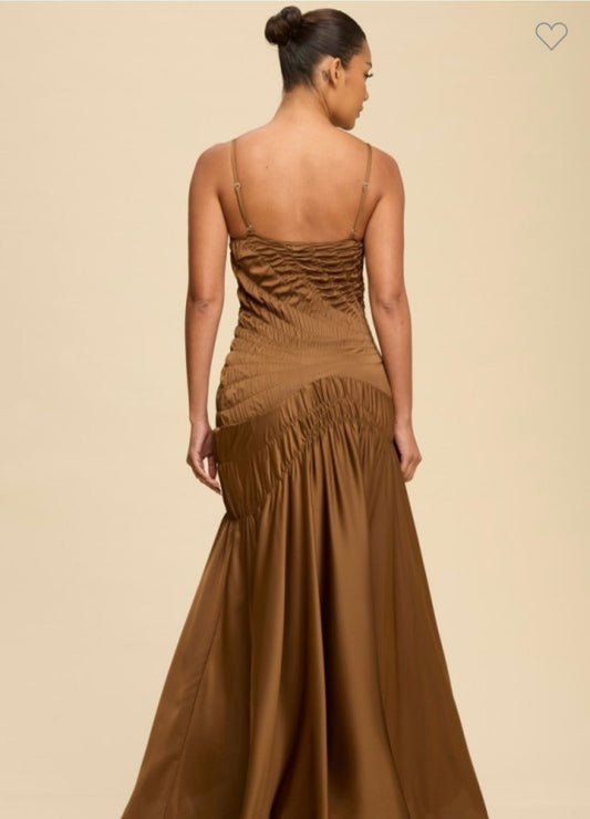 Vestido con caida asimetrica