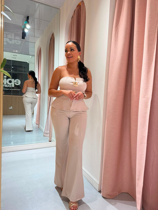 SET CON TOP PEPLUM Y BOTONES DORADOS