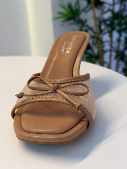 ZAPATILLA TACON BAJO COLOR CREMA